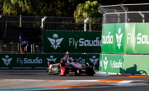 De Vries pronto per Jeddah: «Il Pit Boost rende tutto molto più interessante»