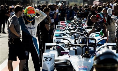 FORMULA E - La serie è sempre piu elettrizzante con 7 donne al volante nei test di Ad Diriyah