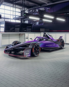 Porsche ricomincia da zero: nuovo nome, nuovi sponsor e nuova livrea: tutte le foto