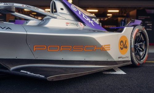 Porsche, svelata la livrea speciale per il weekend di Città del Messico: tutte le foto